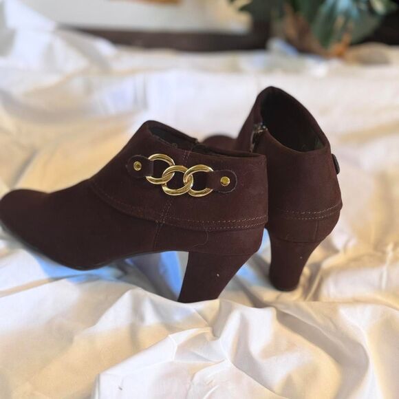 Shoes - Y2K Women’s Brown Heeled Booties with Gold Accents & Zipper Detail